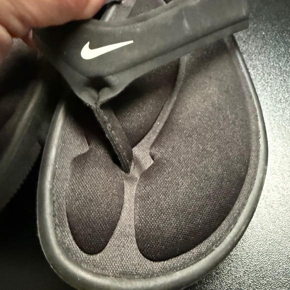 Nike Black Flip Flop Sandals with Cushioned Footbed Women’s Sz 7 - Picture 8 of 9